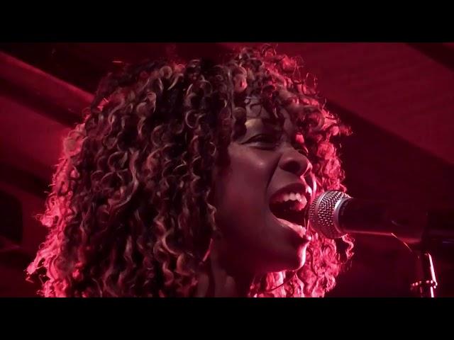 Zeeteah Massiah live mashup