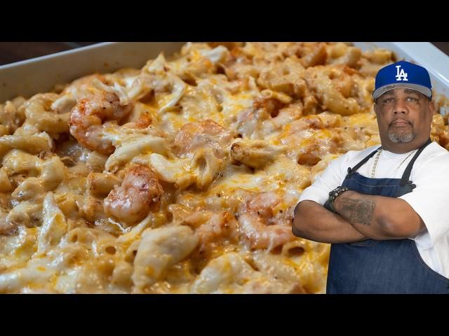 Cheesy Seafood Mac and Cheese You Can't Resist!