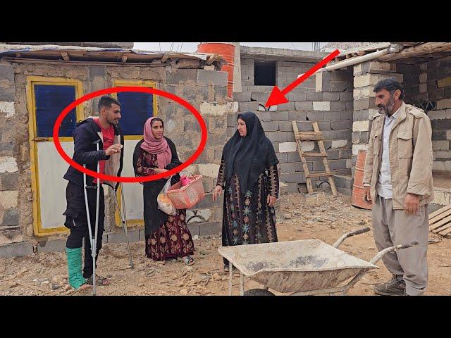 "We lost the house and now my mother...  | The painful life of Ali and his wife in the ruins