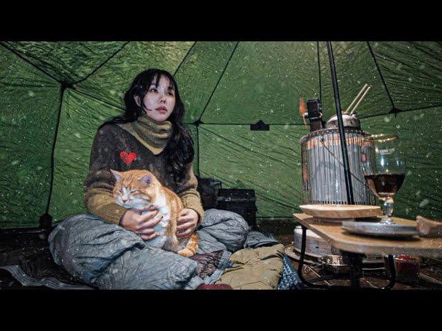 camping in the snowy beach but warm even in the -15℃ cold wave️ / solo camping with love