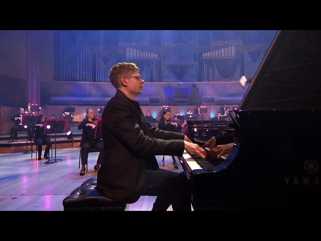 Pavel Kolesnikov performs Tchaikovsky's Piano Concerto No.1 with the Philharmonia Orchestra