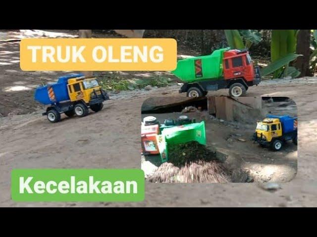 Mobil truk pasir truk oleng pasir terguling