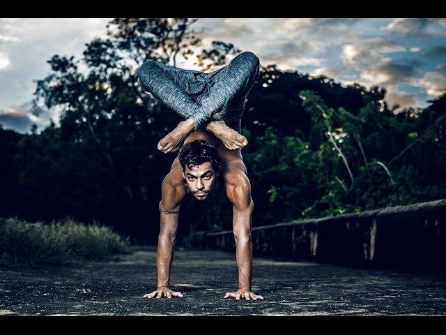 Yoga, strength and flexibility on an Indian rooftop with Yanni