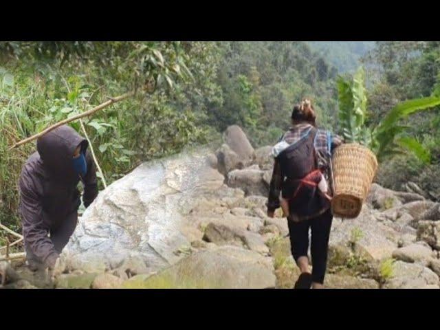 The scary life of a 15-year-old single mother living alone, always with someone watching, Lý Tiểu Na