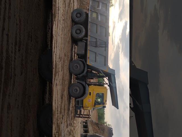Excavator Maintenance #hitachizaxisbelahjalan #excavator #mines