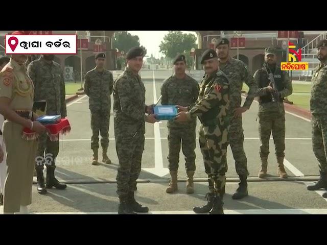 BSF & Pakistan Rangers Exchange Sweets At Attari Wagha Border In Diwali । NandighoshaTV