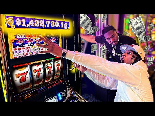 Wheel of fortune $1.4 Million Jackpot on a Las Vegas Slot Machine