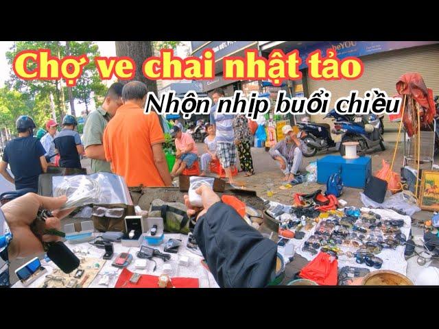 Chợ ve chai nhật tảo tấp nập đồ cũ vào buổi chiều