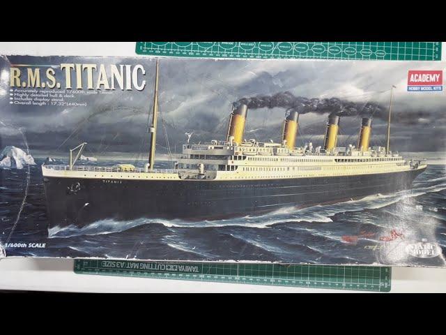 Academy R.M.S.  Titanic 1/600 Scale Model Ship