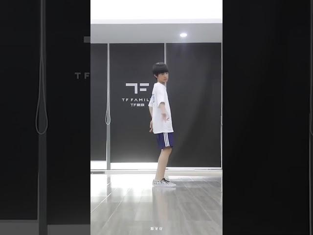 #TF家族 TF Family Zhang Zeyu dancing FOCUS. CUT by 豁牙仔 《Trainees' Daily Routine ep.5》