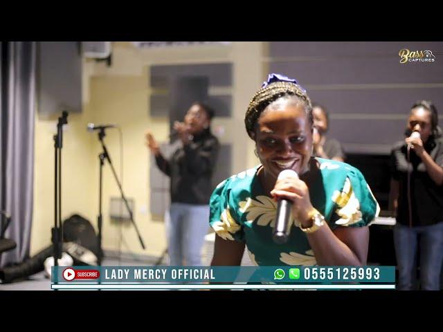  UNBELIEVABLEAN ELECTRIFYING THANKSGIVING LIVE SESSION BY LADY MERCY YOU CAN’T MISS.