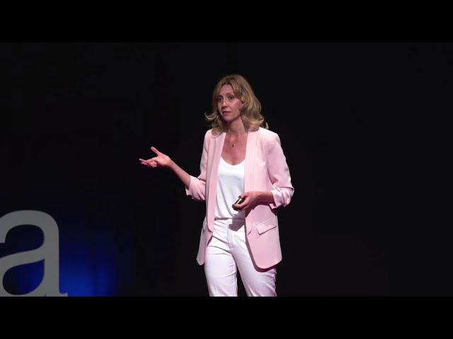 ¿Por qué nos cuesta mirarnos al espejo? | Andrea Vilallonga | TEDxTarragona