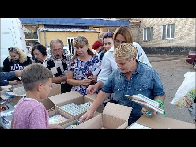 Роздача християнської літератури у звільнених селах Херсонської області