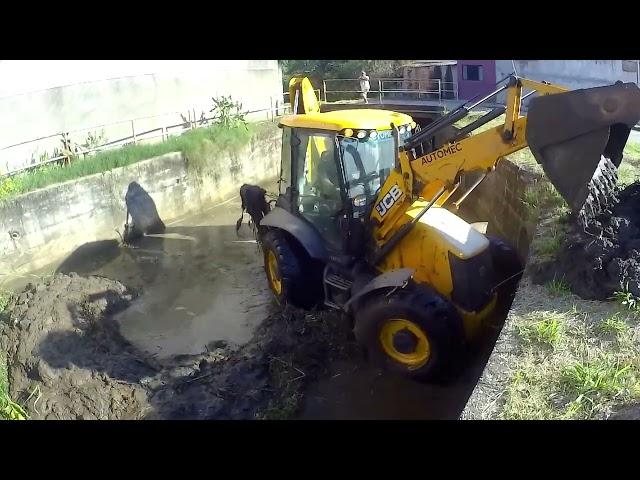 JCB экскаватор погрузчик,,, тяжелые моменты ￼