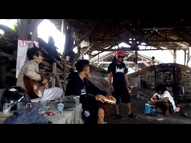 Lagi gitaran bareng inden kombet dan ateng crazy people