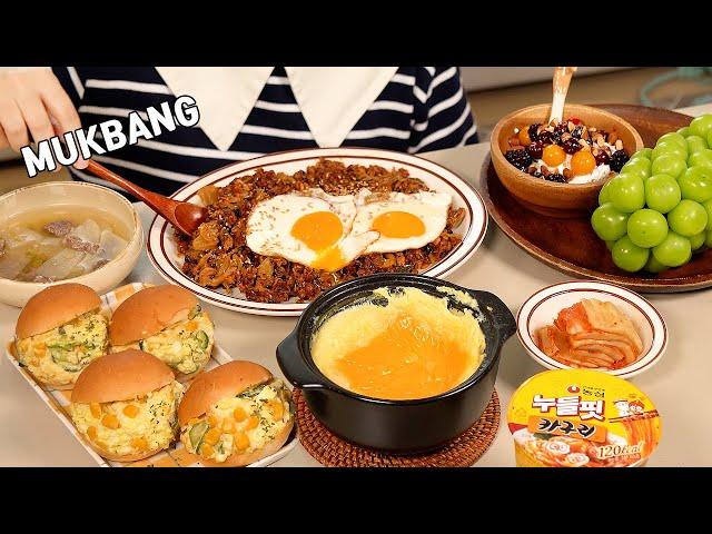 Cooking Mukbang :)Tuna kimchi fried rice, corn egg bread,  cheese steamed egg, yogurt, grapes.