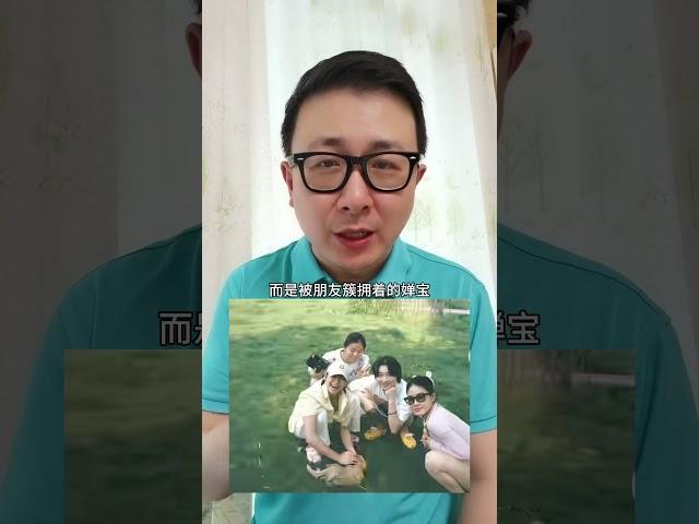 全红婵分享日常 打动人心三细节！ 全红婵分享日常了，三个细节：全程在笑、朋友相伴、音乐节奏！还有一个小设计#全红婵照片好有生命力 #全红婵分享日常 #全红婵 #头条双星激励计划 #文峰说