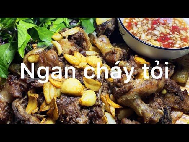 Cách làm món ngan cháy tỏi thơm ngon không hôi