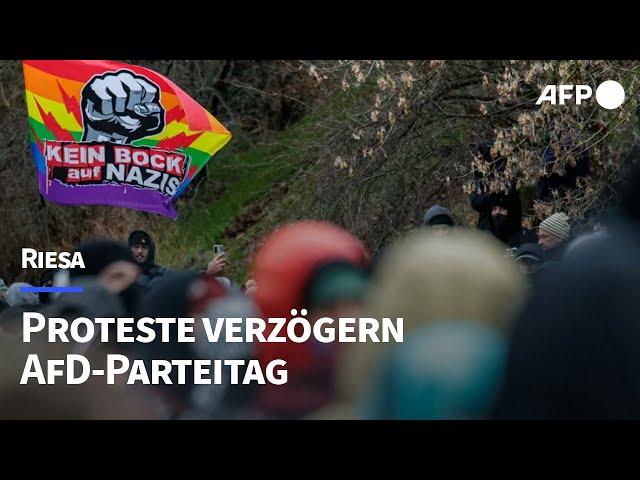 Proteste verzögern AfD-Parteitag in Riesa | AFP