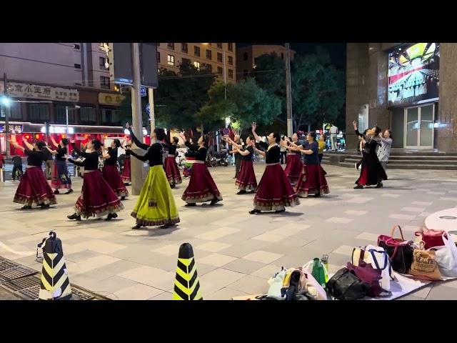 Beijing Aunties Street Dancing