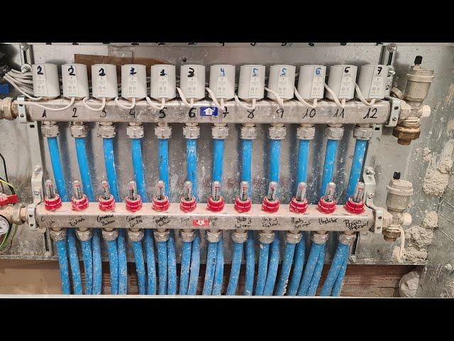 Vídeo 16 de 19‍. Colector de multicapa para suelo radiante con cabezales electrónicos.
