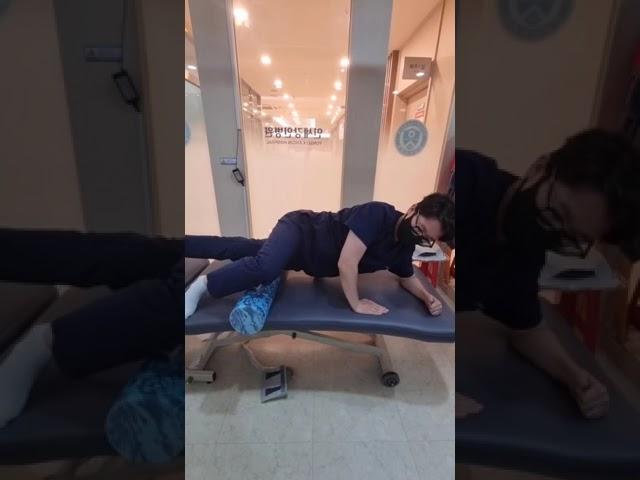 ​폼롤러를 이용한 다리 근육 마사지 #게시판 #목디스크 #목통증 #게시판 #목디스크 #목통증 #무릎관절염 #무릎통증 #발목인대  #연세강인병원