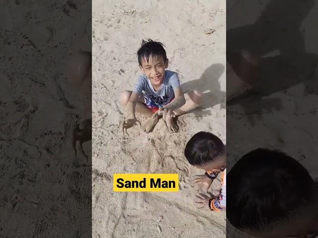 Sand Man ala Zeroun Channel @carocokbeach #carocokpainan #pantai #anak #send