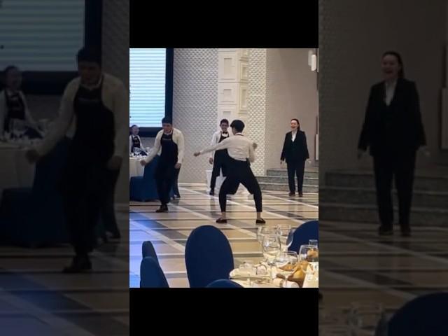 Официант