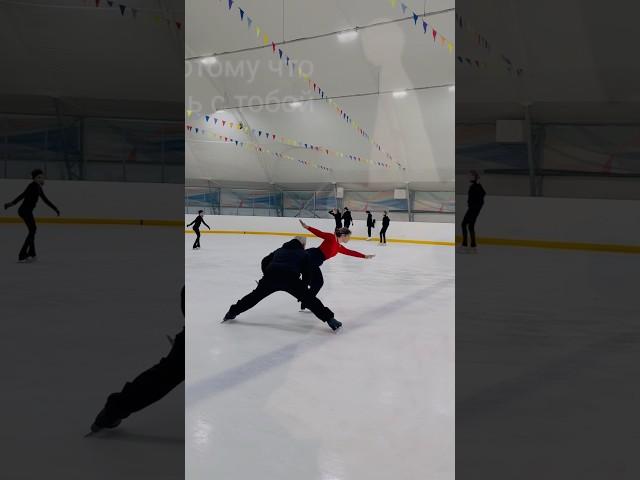 Даша каталочка учит группировку на сальхов с тренером #фигурноекатание #тренировка #сальхов