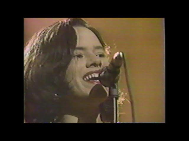 10,000 Maniacs on Wired - Live Performances of Don't Talk and Like The Weather, 1988 - UK TV