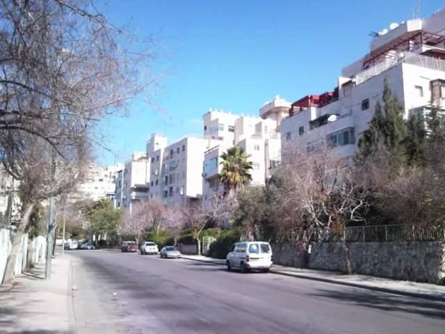 Har nof Jerusalem  an apartment of 5.5 rooms 120 square meters .wmv