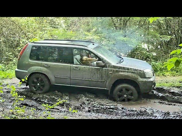 Off-road tips: getting a Nissan 4x4 X-trail stuck in mud (simple steps)