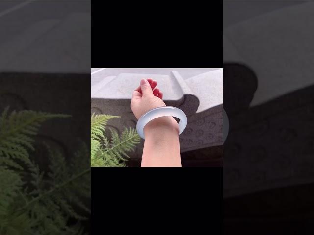 高冰种水正圈翡翠手镯