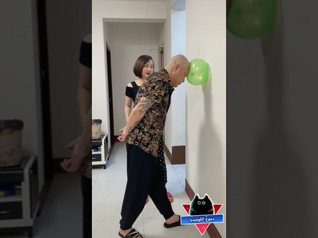 خدعة امرأة مضحك جداً - مواقف مضحكة جداً - مقاطع مضحكة جداً - فيديوهات مضحكة - دموع الكوميديا