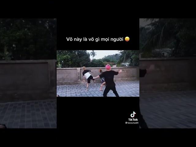 Team kiên chổi biểu diễn võ thuật chất lượng quá