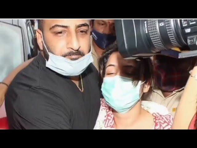 Shehnaaz Heartbreaking moment during Siddharth funeral || Shehnaaz ka rokr hua bura haal || #Sidnaaz