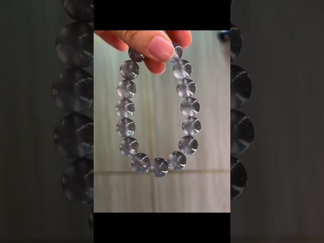 物以稀为贵，乌鸡种虽然是翡翠里面比较差的 #天然翡翠 #翡翠 #翡翠玉 #自然 #手工 #玉石 #玉 #翡翠吊坠 #shorts