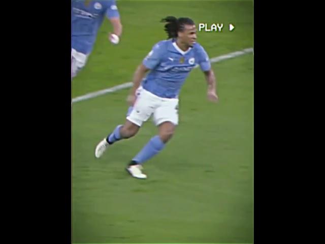 Nathan Ake’s superb tackle #football #mancity
