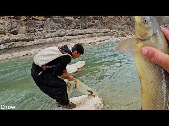 The exciting fishing adventure in the Khesran River in the winter cold!