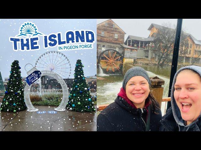 A SNOWY DAY IN PIGEON FORGE, TN | ACTIVE SNOWFALL WHILE WALKING AT THE ISLAND & OLD MILL DISTRICT