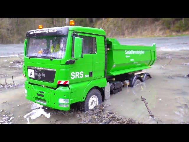 INCREDIBLE RC TRUCK COMPILATION// STUCKING RC TRUCKS// EXTREME MUDDY TERRAIN// RC DIGGER TIP OVER