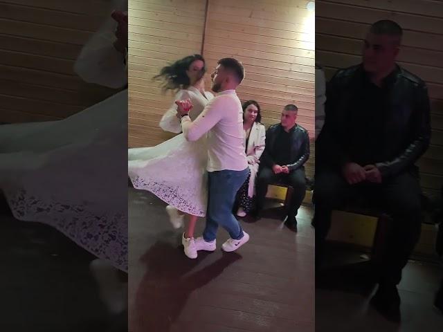 Біла хмара,чорна хмара - Автор слів та музики  Юрій Сошальський. Весілля 2025 гурт Візит