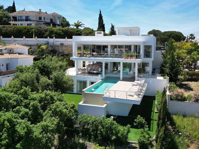 Villa Cruise for sale in Elviria, Marbella with Mitchell´s Prestige Properties ( 2,590,000 € )