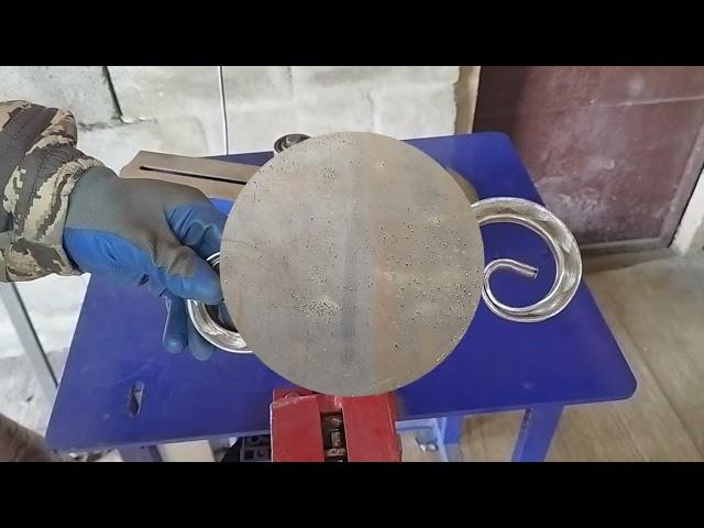 Шикарная подставка под бутылку шампанского!!!! Сам не думал что так получится!!!! Холодная ковка!!!