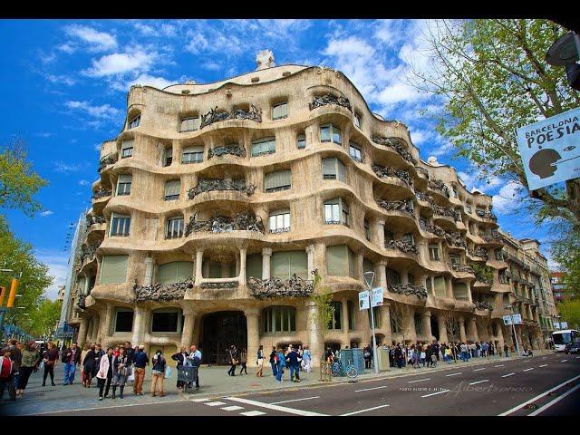 Architecture CodeX #107 Casa Mila, Barcelona by Antoni Gaudí i Cornet