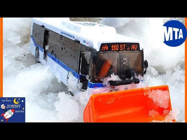 MTA Articulated Bus Toy Drives On The Snow & Real NYC MTA Bus Driving