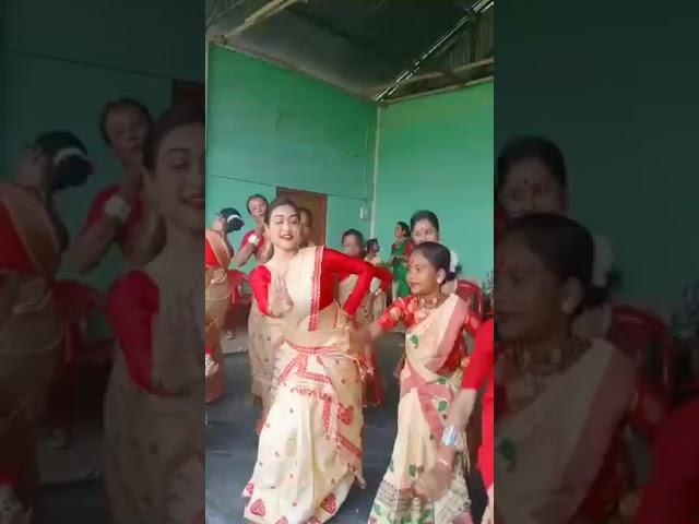 Debashree Gogoi's Bihu dance