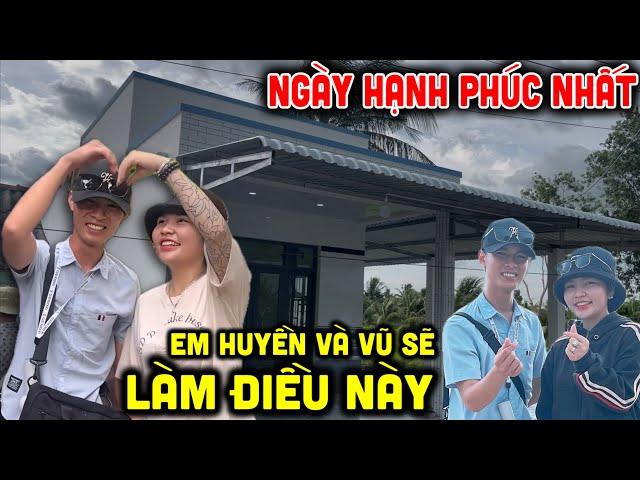 Bất Ngờ Em Huyền Và Vũ Hát Tặng Cô Chú Nhân Ngày Căn Nhà Hoàn Thiện