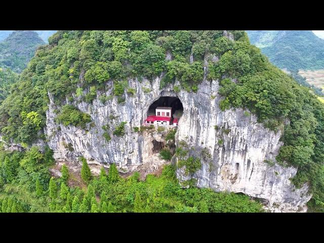 Guizhou woman lives in seclusion in cave for more than ten years