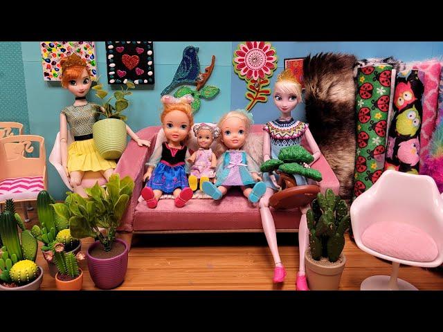 Home store ! Elsa & Anna toddlers shop for items for the new home - Barbie girls